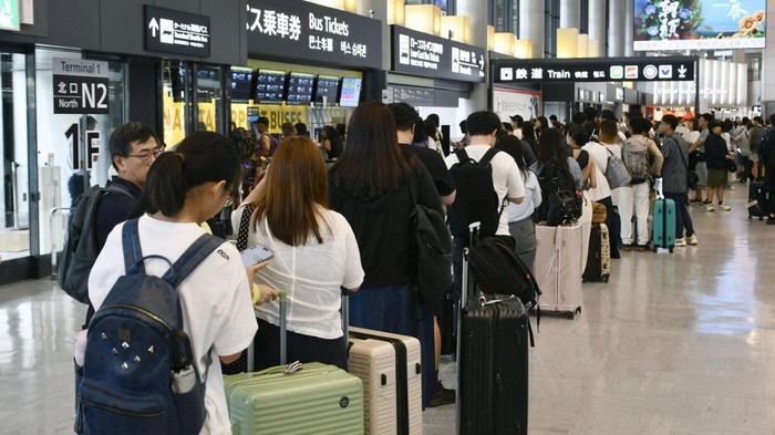 Hujan Ekstrem Lumpuhkan Chiba Jepang, Sekitar 7.000 Penumpang Terjebak di Bandara Narita