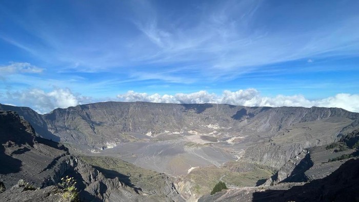 Gunung Tambora Ditutup Total, Empat Jalur Pendakian Dilarang akibat Risiko Karhutla